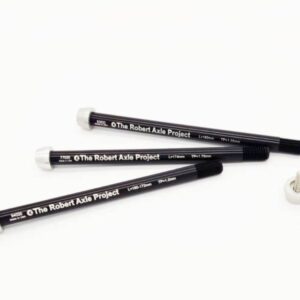 Oś przelotowa 12 mm do tylnych kół (154 do 172 mm) gwint 1.50 mm Zycle