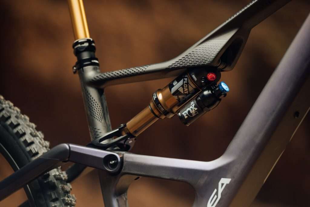 BIKECHECK RISE25 LT M TEAM BLU CAR 127