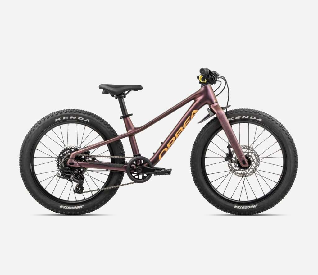 U004TTCC J4 SIDE KIMU 20 H20 over