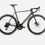 Rower szosowy Orbea Orca M22 LTD PWR 2027 9 U118TTCC A8 SIDE ORCA M22 LTD PWR over